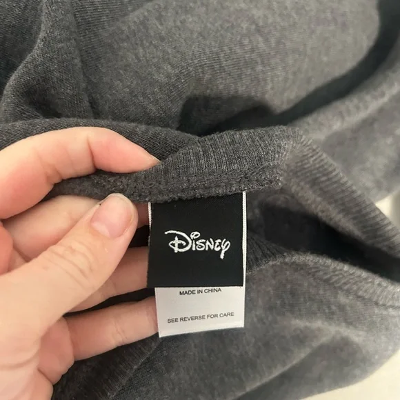 Disney Cropped Sweatshirt Women’s Large Gray Mickey And Friends - Picture 3 of 8
